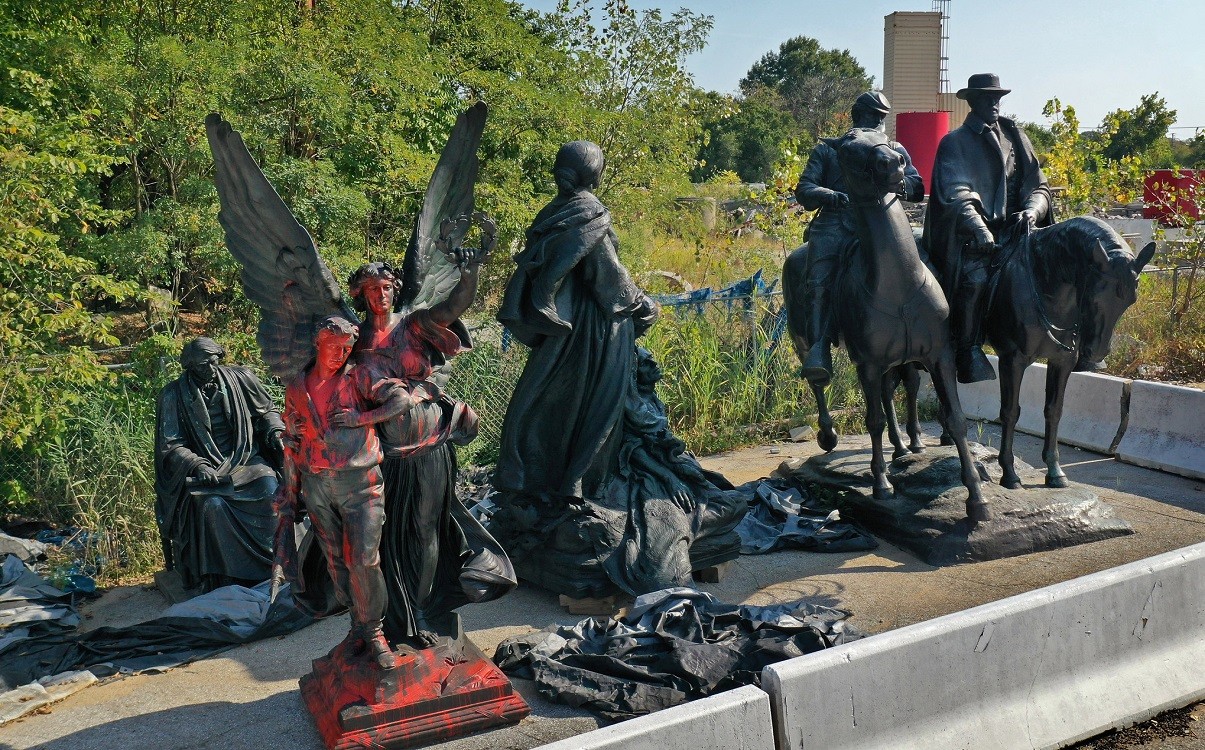 Trump orders federal protection of confederate monuments