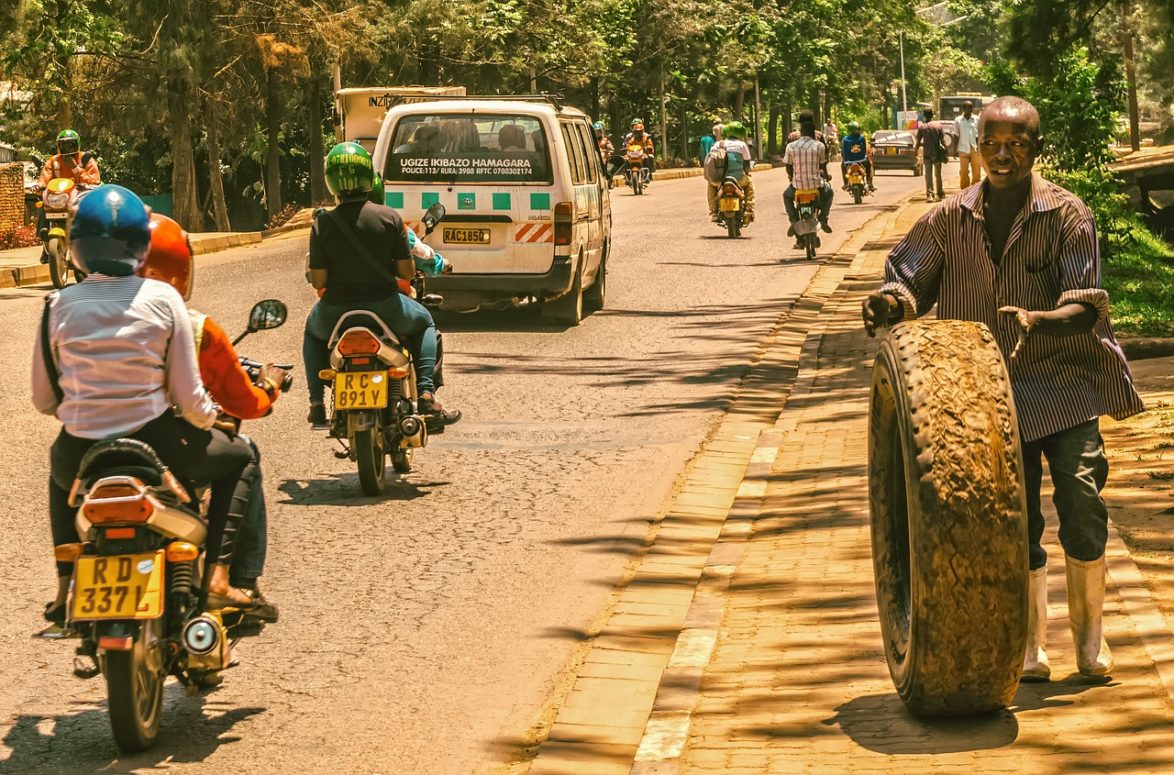 Robots use in Rwanda to fight against COVID-19 