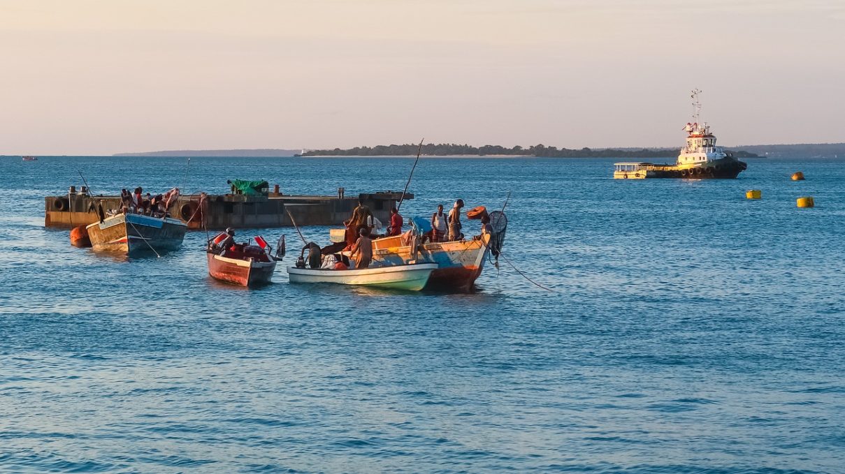 Uganda's Army educates fishing community about COVID-19 with help from WHO