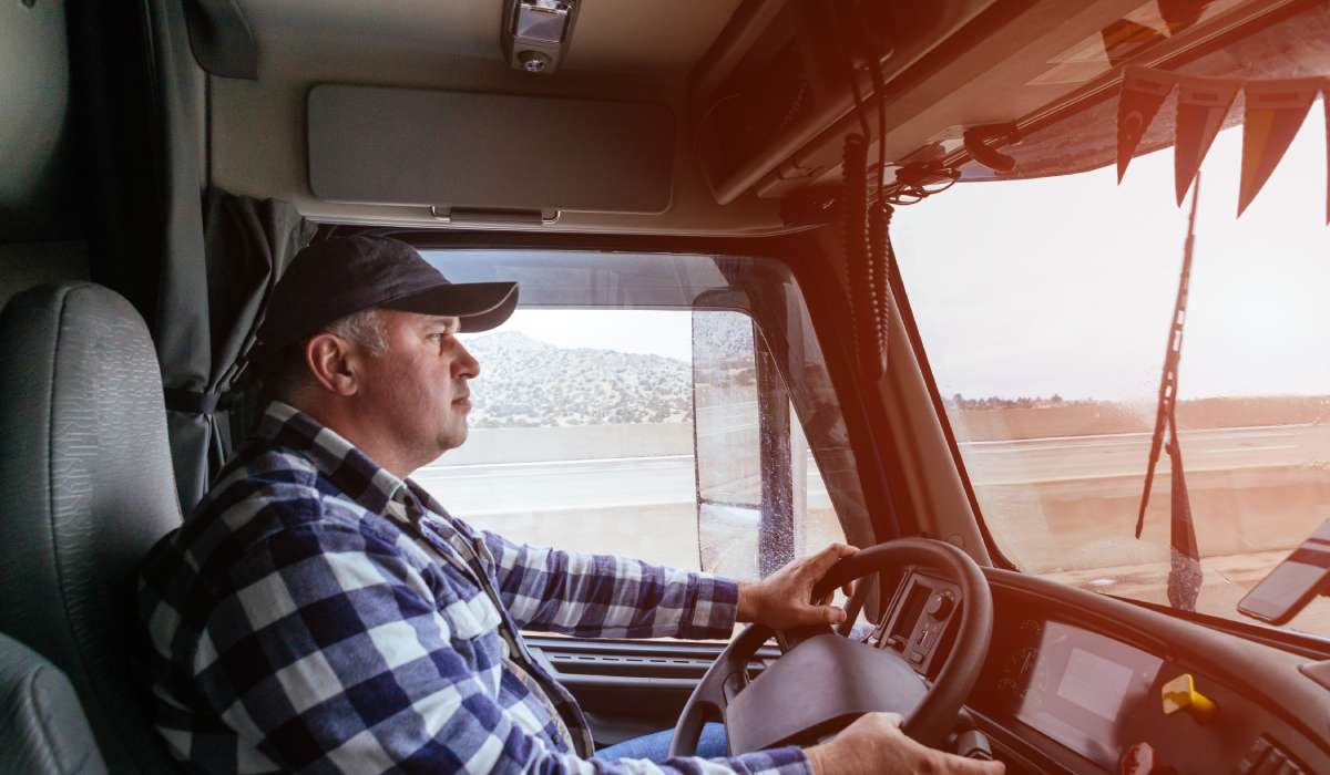 vanhorntruckparts-298971-commercial-truck-driver-image1